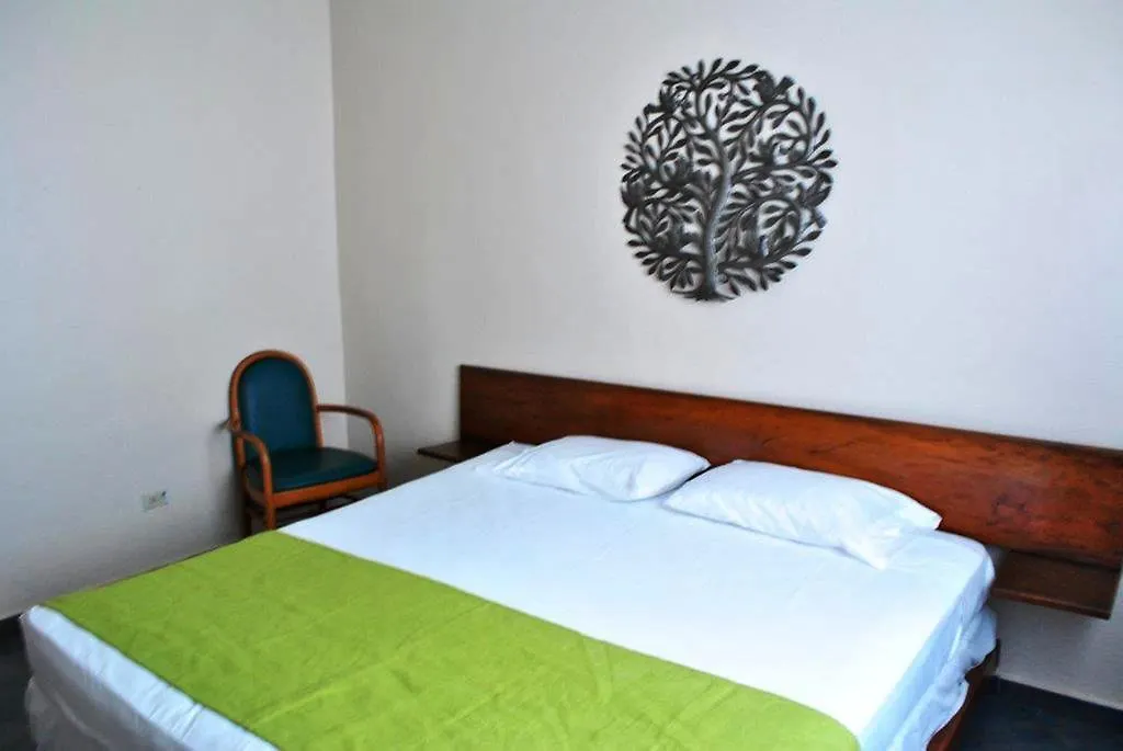 Le Perroquet Bed & Breakfast Petionville